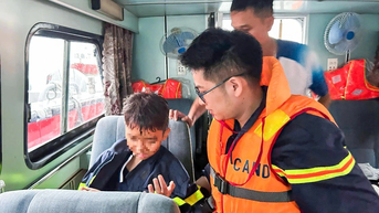Vụ lật tàu Quảng Ninh: Phút cuối, bố gắng mặc áo phao tìm sự sống cho con