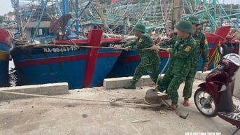 09h ngày 21/7: Bão số 3 wipha đã vào vịnh Bắc Bộ, bắt đầu quá trình mạnh trở lại