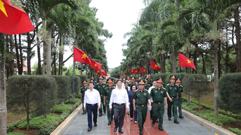 Đại tướng Phan Văn Giang thăm và tặng quà Mẹ Việt Nam Anh hùng ở Đắk Lắk