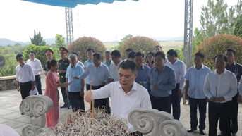 Đoàn công tác Trung ương thăm hỏi gia đình chính sách, người có công với cách mạng tại Hà Tĩnh