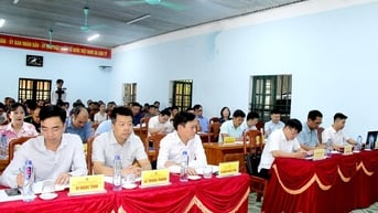Đoàn công tác của Ban Thường vụ Tỉnh ủy làm việc tại các xã