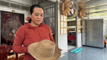Độc đáo nón làm từ bồn bồn