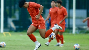 Trung vệ U.23 Việt Nam biểu diễn kỹ thuật như Neymar, Đình Bắc trở lại tươi rói