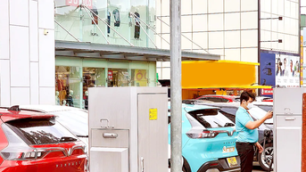 Bùng nổ xe điện, lo sạc pin khó đáp ứng