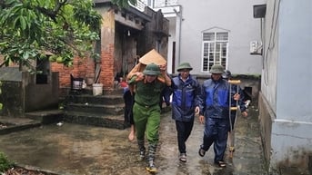 Nhiều hộ dân ở Hải Phòng được đưa đến trường học tránh bão