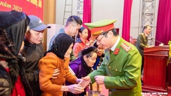 Nghệ An chi trả trợ cấp thường xuyên cho 63.350 người có công, với kinh phí 200 tỷ đồng mỗi tháng