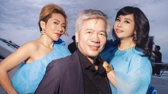 Thanh Lam và chồng bác sĩ sánh đôi dự show thời trang bên bờ sông Hàn