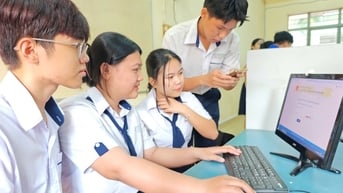 Vì sao điểm sàn nhiều trường ĐH giảm sâu?