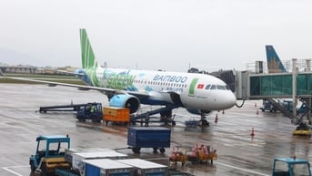 Bão Wipha tiến vào đất liền, các chuyến bay bị hoãn, hủy ra sao?