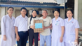 ការពិនិត្យសុខភាព និងថ្នាំដោយឥតគិតថ្លៃសម្រាប់អ្នកទទួលផលគោលនយោបាយ