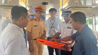 Phương tiện thủy phải tuân thủ nghiêm ngặt biện pháp bảo hộ hành khách