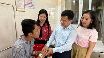 Trường ĐH Hạ Long nhận đỡ đầu nạn nhân mất 4 người thân trong vụ lật tàu