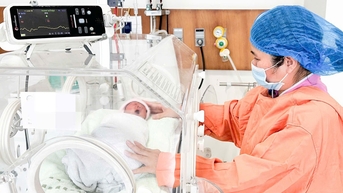 Kíp y tế từ Gia Lai cấp cứu xuyên biên giới, cứu sống bệnh nhi Lào