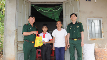 Nghĩa tình nơi biên giới