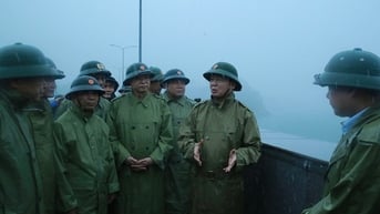 Phó Thủ tướng Trần Hồng Hà kiểm tra công tác phòng, chống bão số 3 tại các điểm xung yếu ở Thanh Hóa