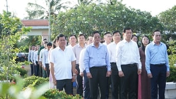 Đoàn công tác Ủy ban Kiểm tra Trung ương viếng mộ liệt sĩ tại Nghĩa trang Miếu Điền