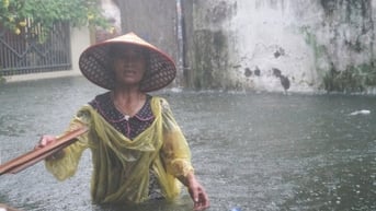 Bão số 3 đang suy yếu, gây mưa lớn ở Hà Nội, Nghệ An, Thanh Hóa