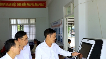 Phó Chủ tịch UBND tỉnh Lê Trọng Yên kiểm tra hành chính 2 xã Nam Đà và Krông Nô