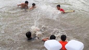 An toàn cho trẻ vùng sông nước