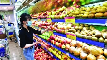 Rửa rau quả bằng nước hay bằng giấm sẽ sạch hơn?