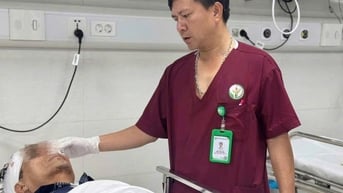 Xe bán tải gây tai nạn liên hoàn: Đang đi bộ thì ô tô lao tới