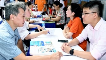 Vì sao ĐH Kinh tế quốc dân không giảm điểm chuẩn D01, A01?