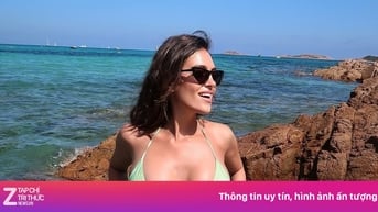 Nữ MC bóng đá khoe body cuốn hút