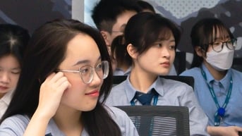 Thêm một trường đại học thông báo mức chênh điểm chuẩn D01 với C00