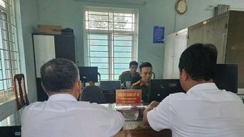 Tạo thuận lợi cho người dân đăng ký xe sau sáp nhập
