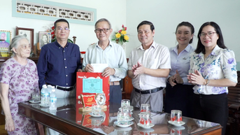 Phường Bắc Cam Ranh: Thăm, tặng quà gia đình người có công