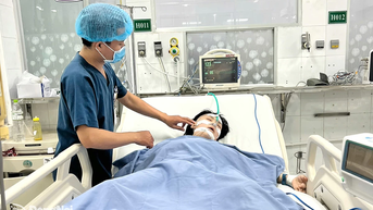 Hoàn cảnh éo le của bé gái 14 tuổi mắc nhiều bệnh nặng