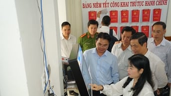 Trưởng Ban Tuyên giáo và Dân vận Tỉnh ủy Lâm Đồng làm việc tại xã Hàm Thạnh