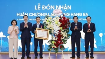 Nguyên Tổng Giám đốc Samsung Việt Nam Choi Joo Ho được tặng Huân chương Lao động hạng Ba