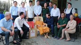 Phó Thủ tướng Trần Hồng Hà thăm, tặng quà gia đình người có công tại Biên Hòa, Đồng Nai nhân dịp 27/7