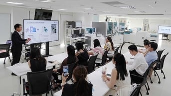 Tự động hóa phòng xét nghiệm nâng cao chất lượng y tế