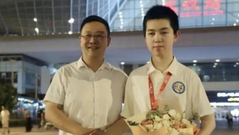 Cậu bé bại não là thần đồng toán học, đoạt huy chương vàng Olympic Toán quốc tế