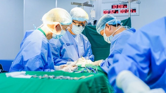 Mắc ung thư tuyến giáp di căn hạch khi mới 12 tuổi