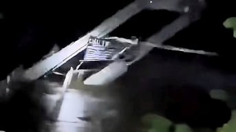 3 cây cầu treo ở xã Tương Dương bị lũ cuốn sập trong đêm, gây chia cắt giao thông