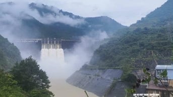Thủy điện Bản Vẽ cắt, giảm lũ với lưu lượng về hồ kỷ lục, tỉnh Nghệ An ban hành thông báo khẩn