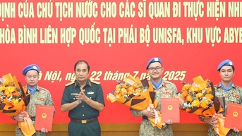 Trao quyết định của Chủ tịch nước cho 3 sĩ quan đi gìn giữ hòa bình ở Abyei