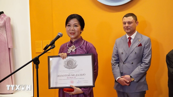 Phu nhân Tổng Bí thư Tô Lâm dự triển lãm tranh tại Liên bang Nga