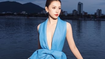 Hoa hậu Tiểu Vy hở bạo thả dáng trên du thuyền, ca sĩ Soobin thư giãn