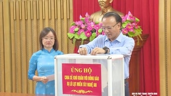Văn phòng Đoàn đại biểu Quốc hội và HĐND tỉnh Nghệ An ủng hộ, chia sẻ với đồng bào vùng lũ