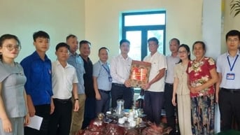 Xã Đa Phúc tổ chức 7 đoàn thăm, tặng quà tri ân các gia đình chính sách