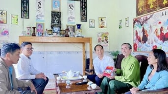 Phường Nam Gia Nghĩa thăm, tặng quà cho 89 gia đình chính sách