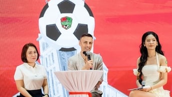 Dimitar Berbatov tái ngộ fan Việt tại sự kiện "Together we rise"