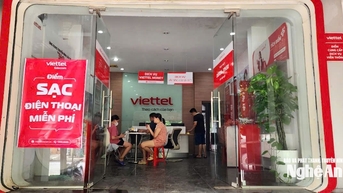 Viettel hỗ trợ tài khoản cho 31.000 người dân bị cô lập do lũ lụt tại Nghệ An để duy trì liên lạc khẩn cấp