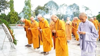 Ban Trị sự Giáo hội Phật giáo Việt Nam tỉnh Đồng Tháp viếng Nghĩa trang liệt sĩ tỉnh nhân kỷ niệm 27-7