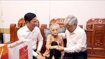 MTTQ Việt Nam tri ân các Bà mẹ Việt Nam Anh hùng và gia đình có công với cách mạng