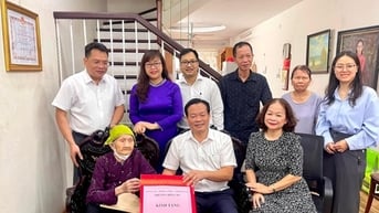 Phường Hồng Hà tri ân các gia đình thương binh, liệt sĩ, người có công